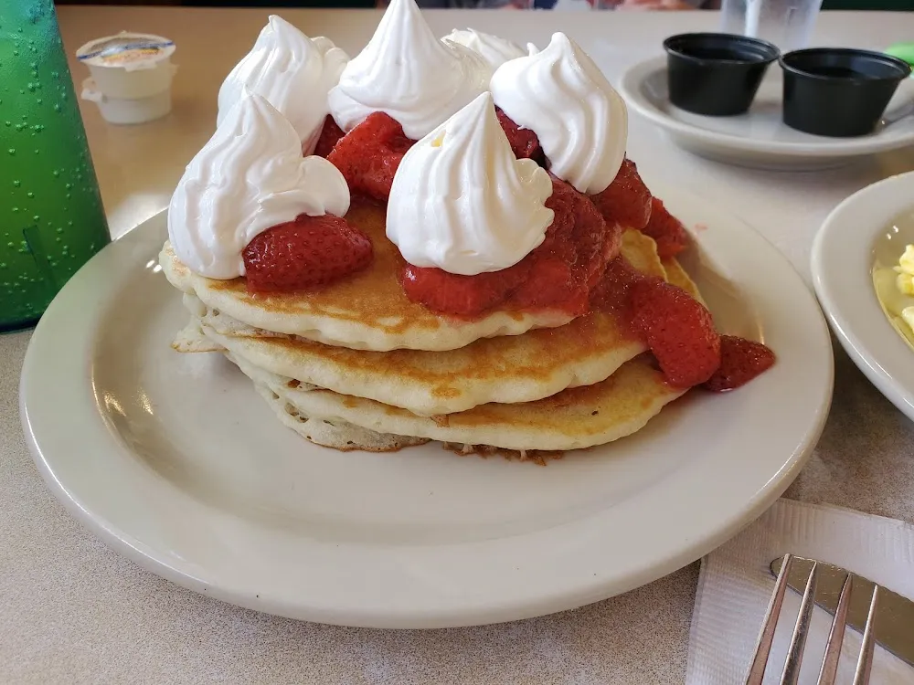Pancakes with Strawberries and Cream